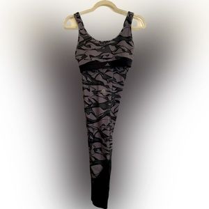 lightly worn adidas women’s separates | SIZE M set of leggings + sports bra